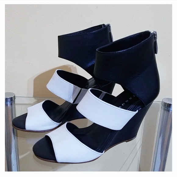 Trouve RobinBlack & White Leather Wedge Sandals 4M - Picture 2 of 16